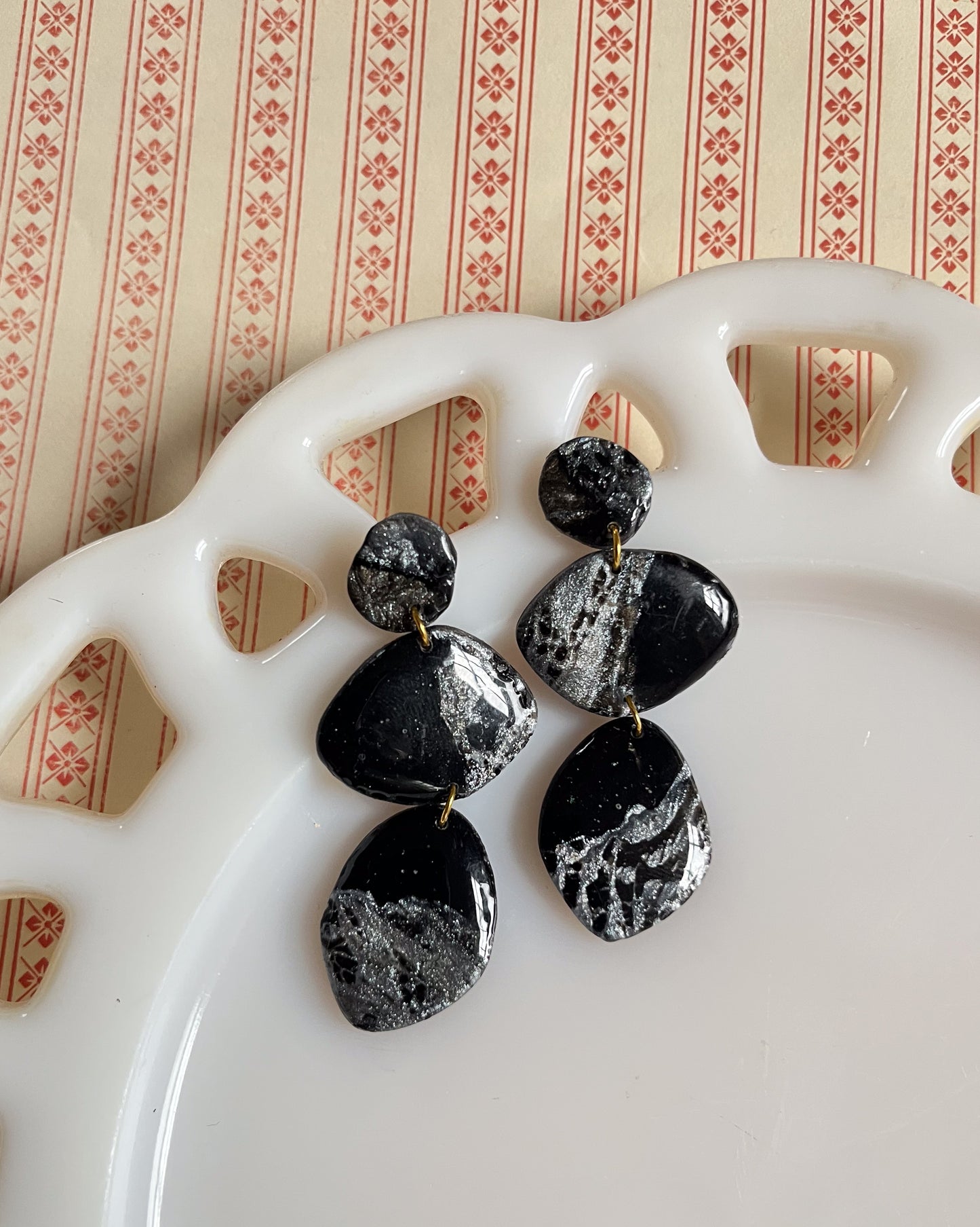 Marbled Black Dangles