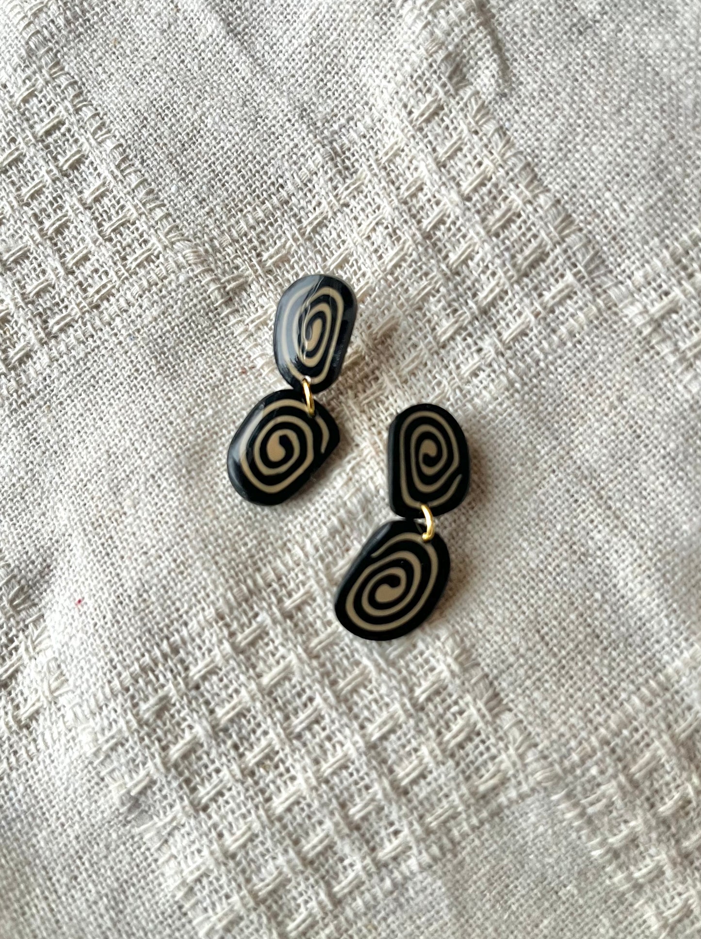 Everyday Spiral Dangles - Beige & Black