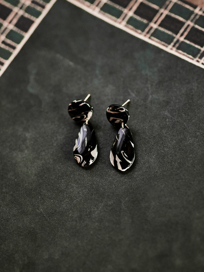 Organic B&W Teardrops
