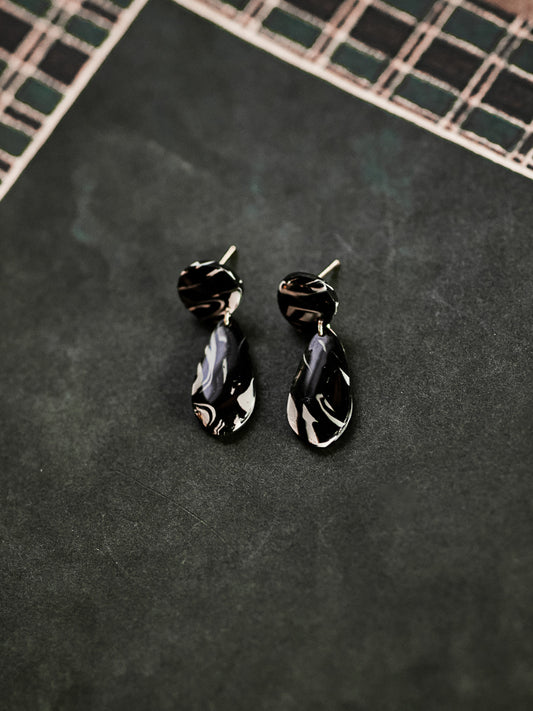 Organic B&W Teardrops