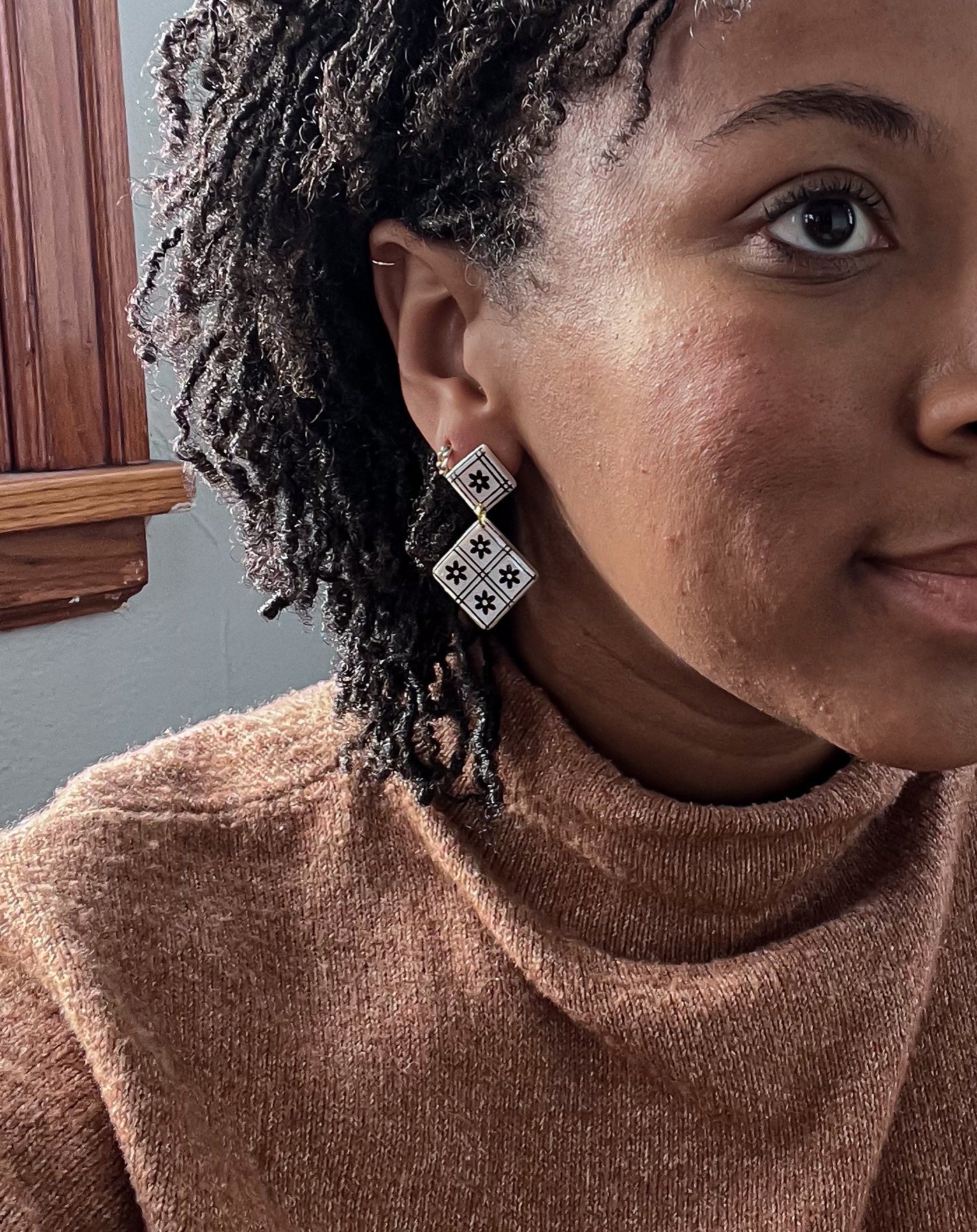 B&W Diamond Floral Dangle