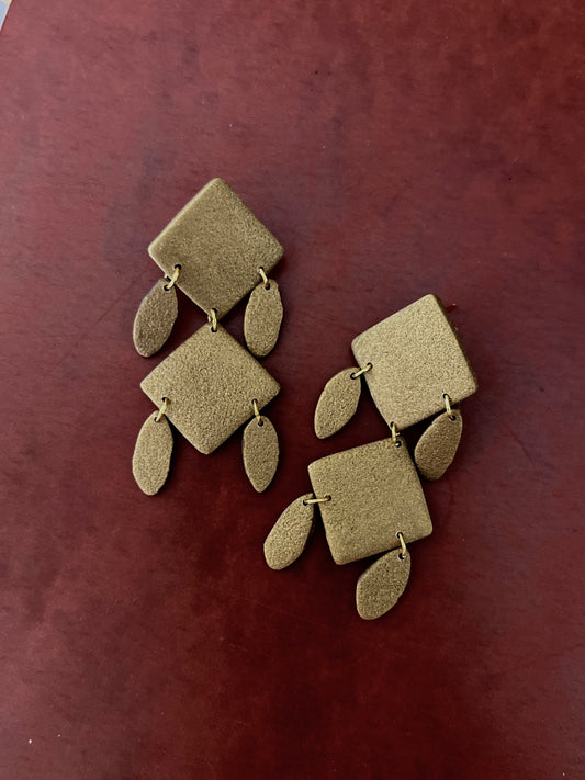 Simple Royalty Dangles in Antique Gold
