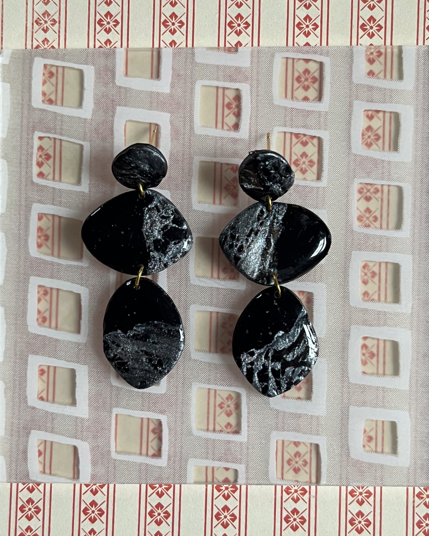 Marbled Black Dangles