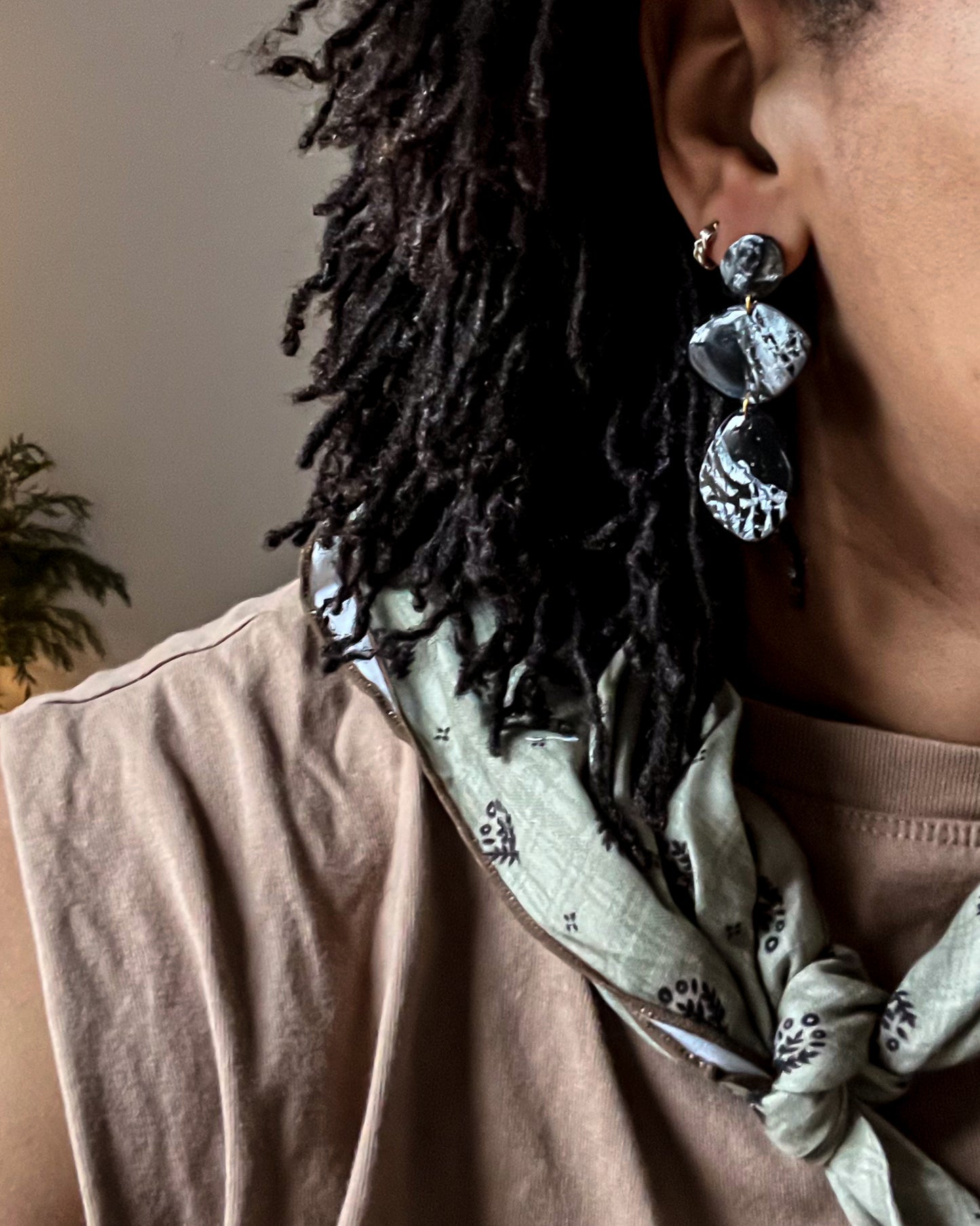 Marbled Black Dangles