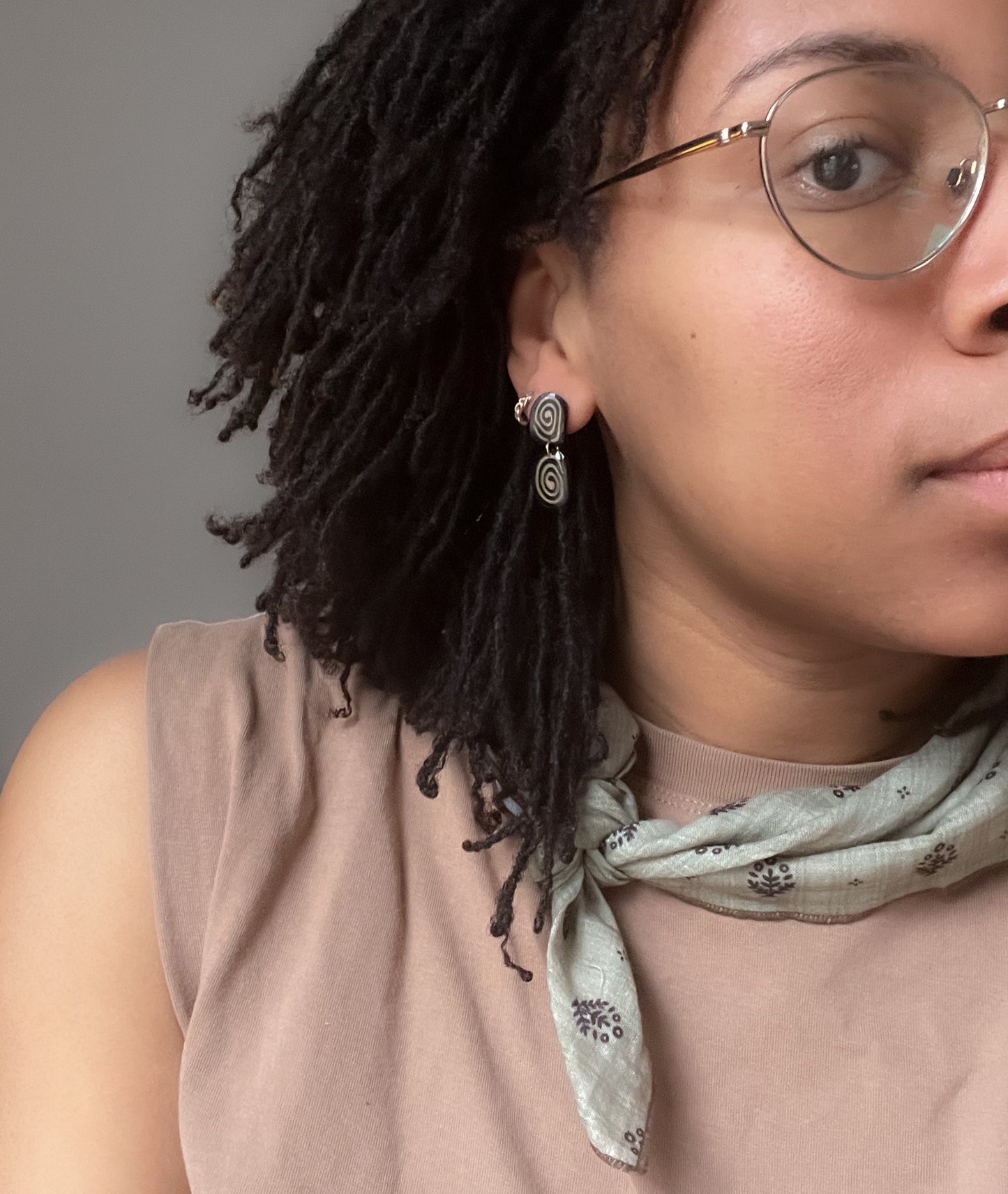 Everyday Spiral Dangles - Beige & Black