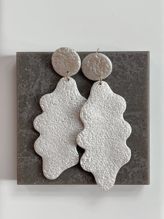 Textured Fanny Dangle in Pearl White
